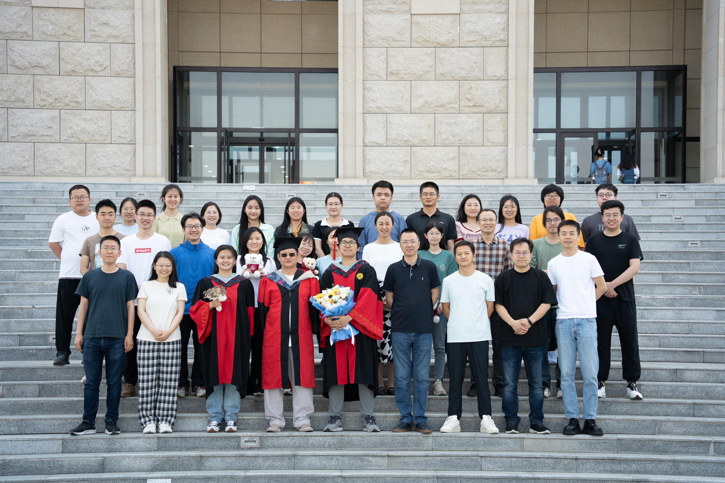  化学与化工学院前沿化学研究院